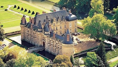 Наемане на хеликоптер за Château D’Esclimont с прелитане над Tour de Paris