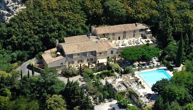 Наемане на хеликоптер за L’oustau de Baumanière в Les Baux-De-Provence
