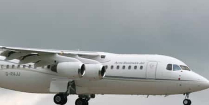 Location de jet privé : AVRO business jet sur tarmac.