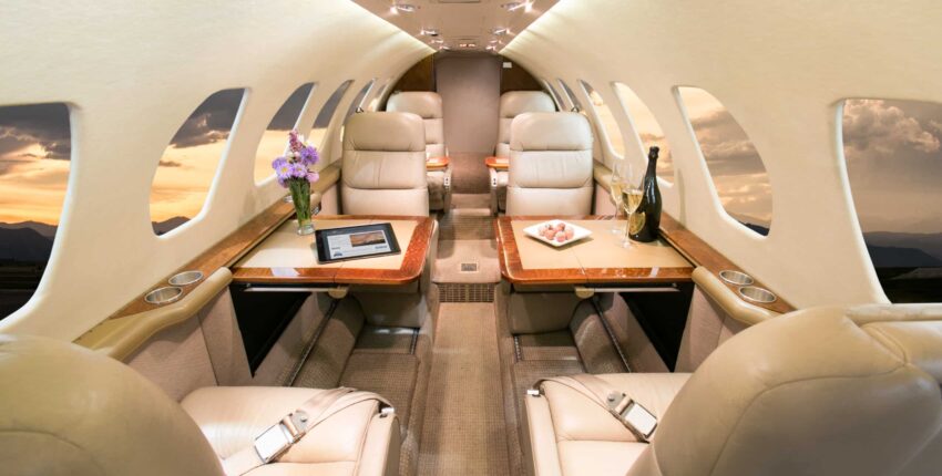 Location de jet privé CITATION V ULTRA au coucher du soleil.