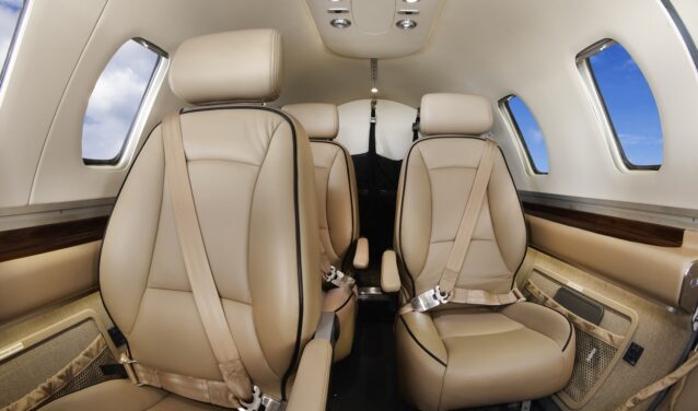 Eclipse 500, siège intérieur en cuir beige