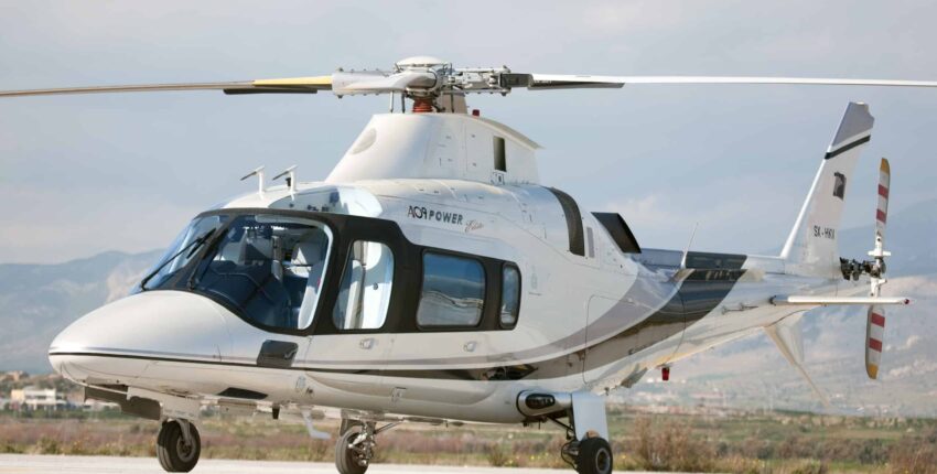 Hélicoptère Agusta 109 sièges alignés gris