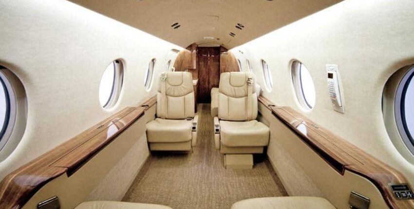 location jet privé - Intérieur d'un BEECHJET 400 avec sièges en cuir