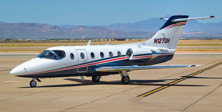 location jet privé - Intérieur d'un BEECHJET 400 avec sièges en cuir