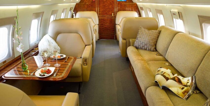 Location de jet privé : intérieur luxueux CHALLENGER 601.