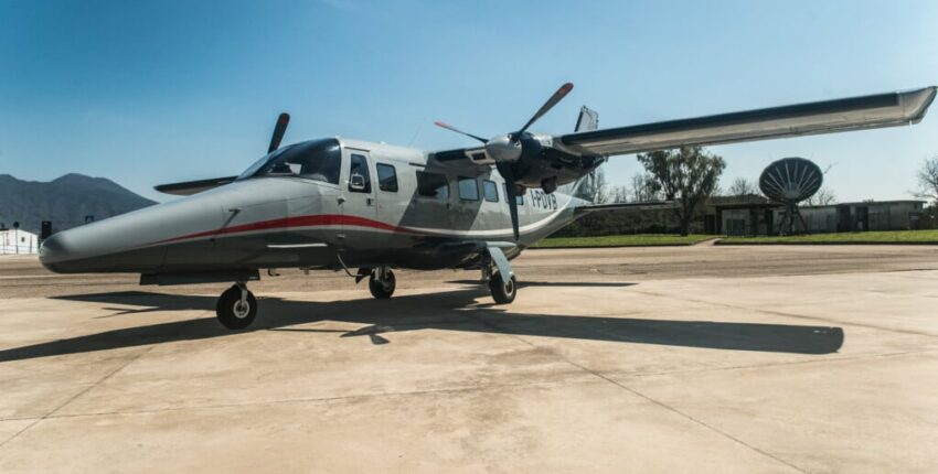 Jet privé Vulcanair Avitor TP 600 intérieur siège noirs
