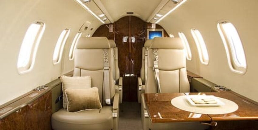 location de jet privé : Intérieur luxueux du Learjet 40 XR.