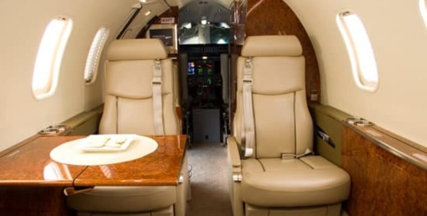 location de jet privé : Intérieur luxueux du Learjet 40 XR.