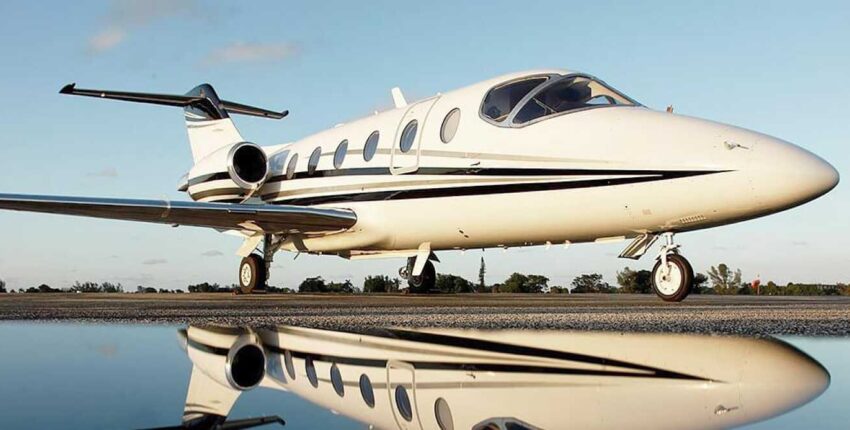 location jet privé - Intérieur d'un BEECHJET 400 avec sièges en cuir