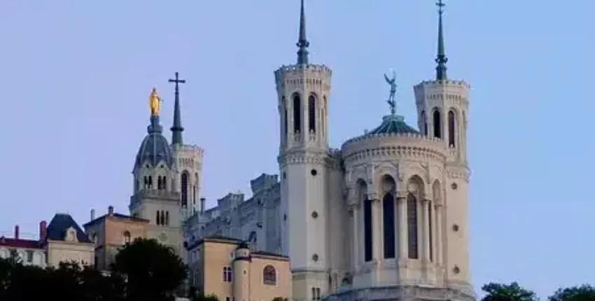 Лион Bron: частен самолет под наем 