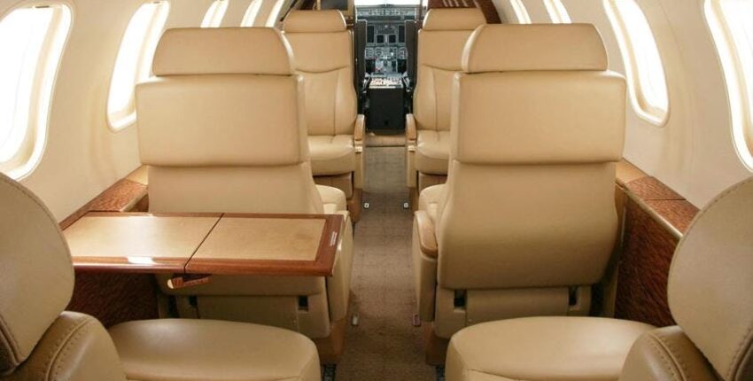 location de jet privé : Intérieur luxueux du Learjet 40 XR.