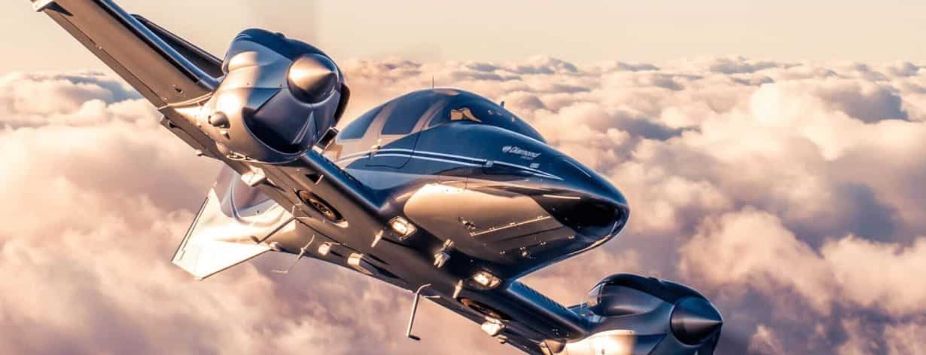 DIAMOND DA 42 TWIN STAR: наемане на частен самолет