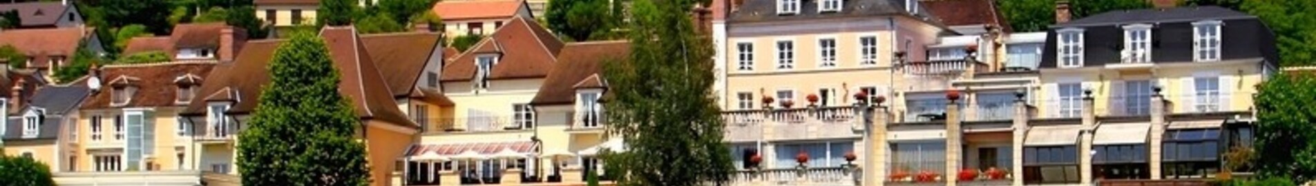 Наемане на хеликоптер за La Côte Saint-Jacques в Joigny