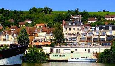 Наемане на хеликоптер за La Côte Saint-Jacques в Joigny
