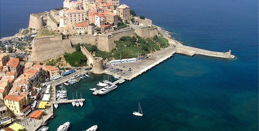 Calvi Sainte-Catherine: частен самолет под наем