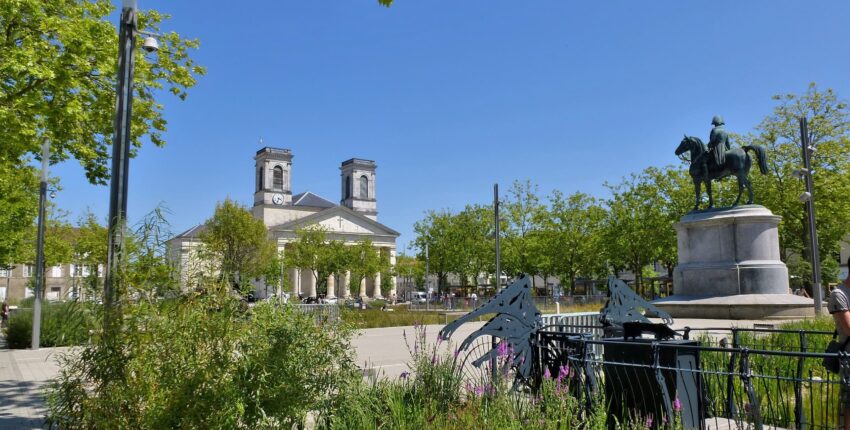 La Roche-sur-Yon: частен самолет под наем