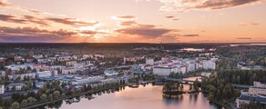 Каяни : частен самолет под наем 