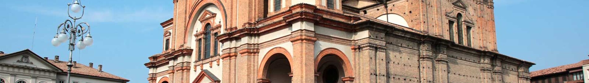 Voghera : частен самолет под наем 