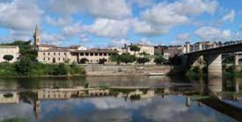 Частен самолет под наем в Sainte-Foy-la-Grande