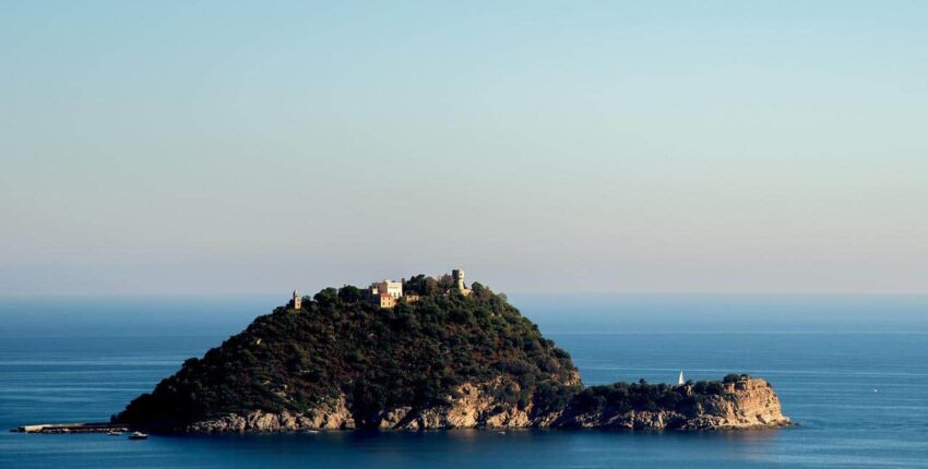 Частен самолет под наем в Villanova D'Albenga 