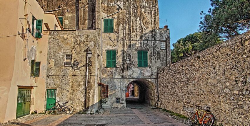 Частен самолет под наем в Villanova D'Albenga 