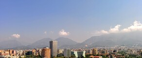 Тирана : частен самолет под наем