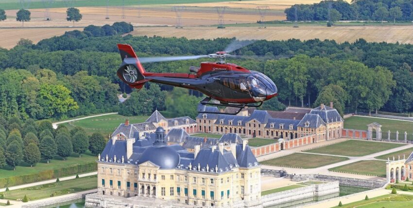 Полет с хеликоптер над замъка Во-Ле-Виконт (Château De Vaux-Le-Vicomte)