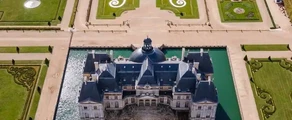 Полет с хеликоптер над замъка Во-Ле-Виконт (Château De Vaux-Le-Vicomte)